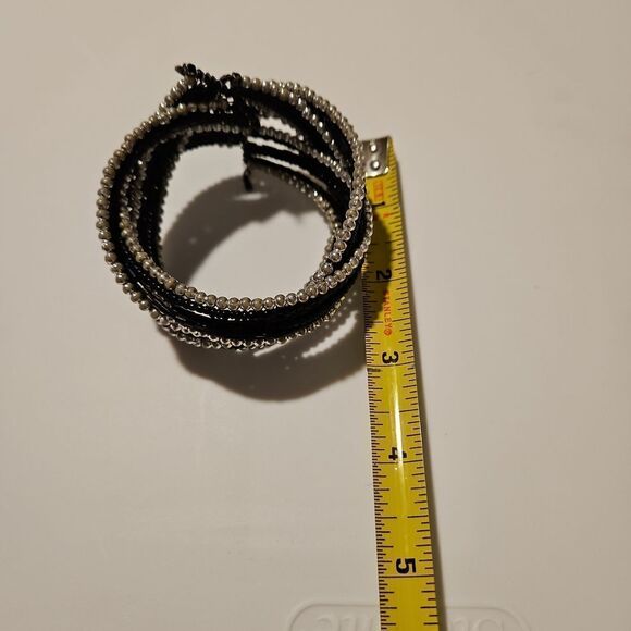 Black and Silver Expandable Braclet - Picture 3 of 4